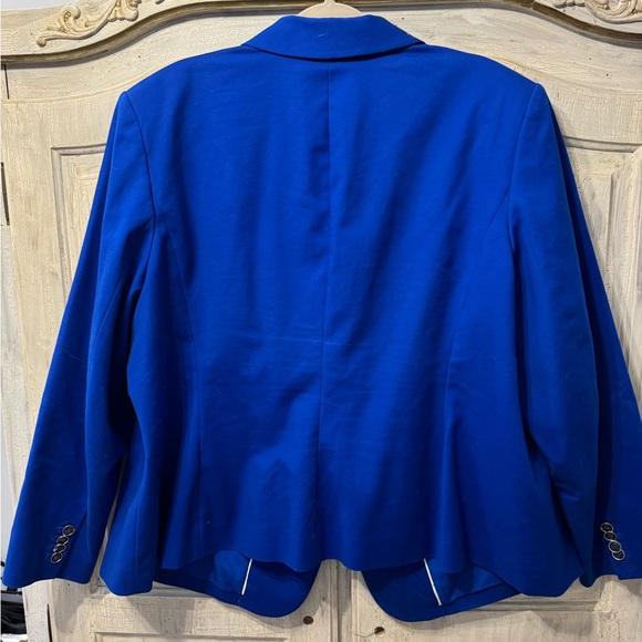 Single Button Blazer - Picture 6 of 7